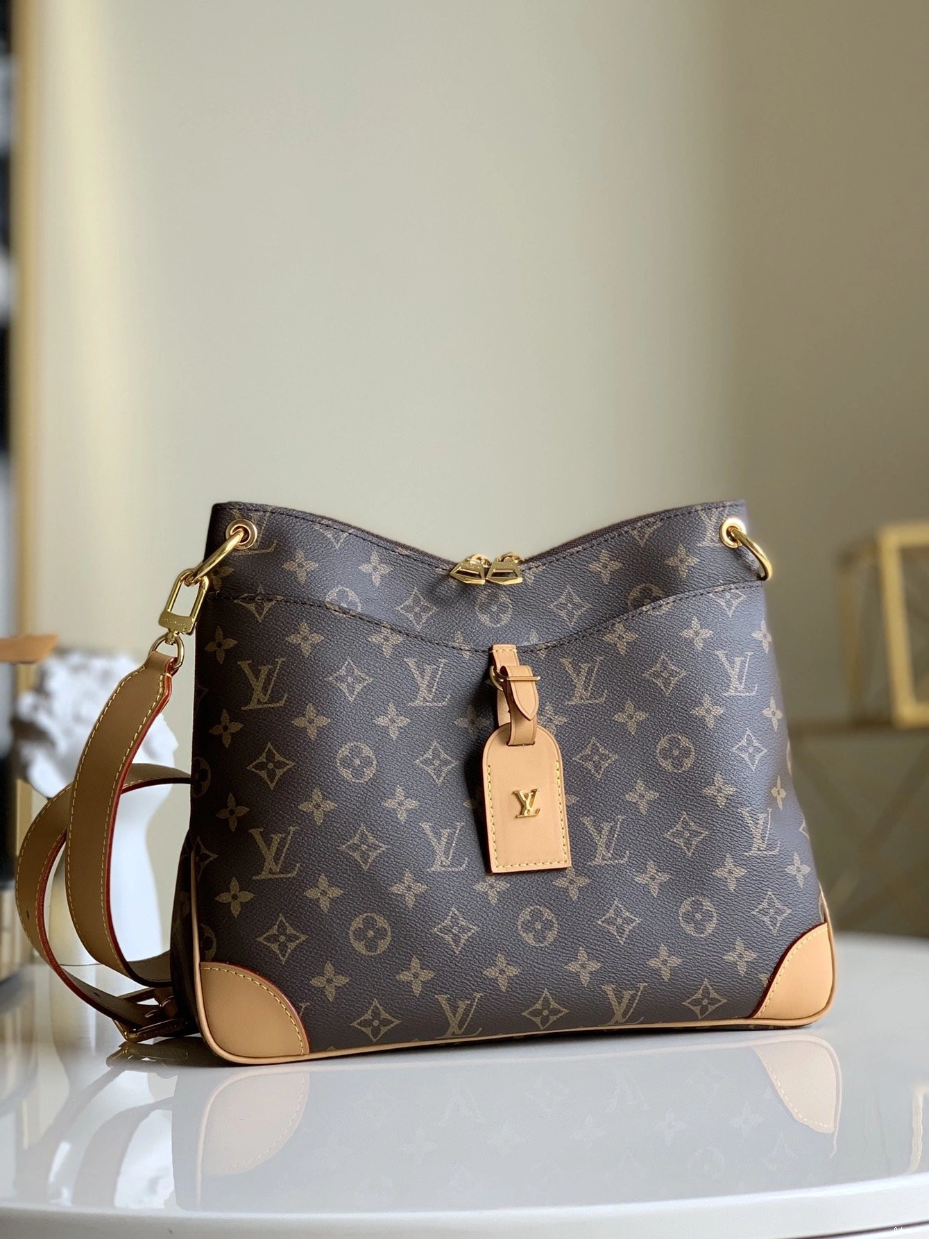 LOUIS VUITTON MM ODÉON 0725